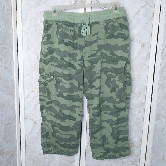 Woman Within Camo Capri Pants Size 8 
